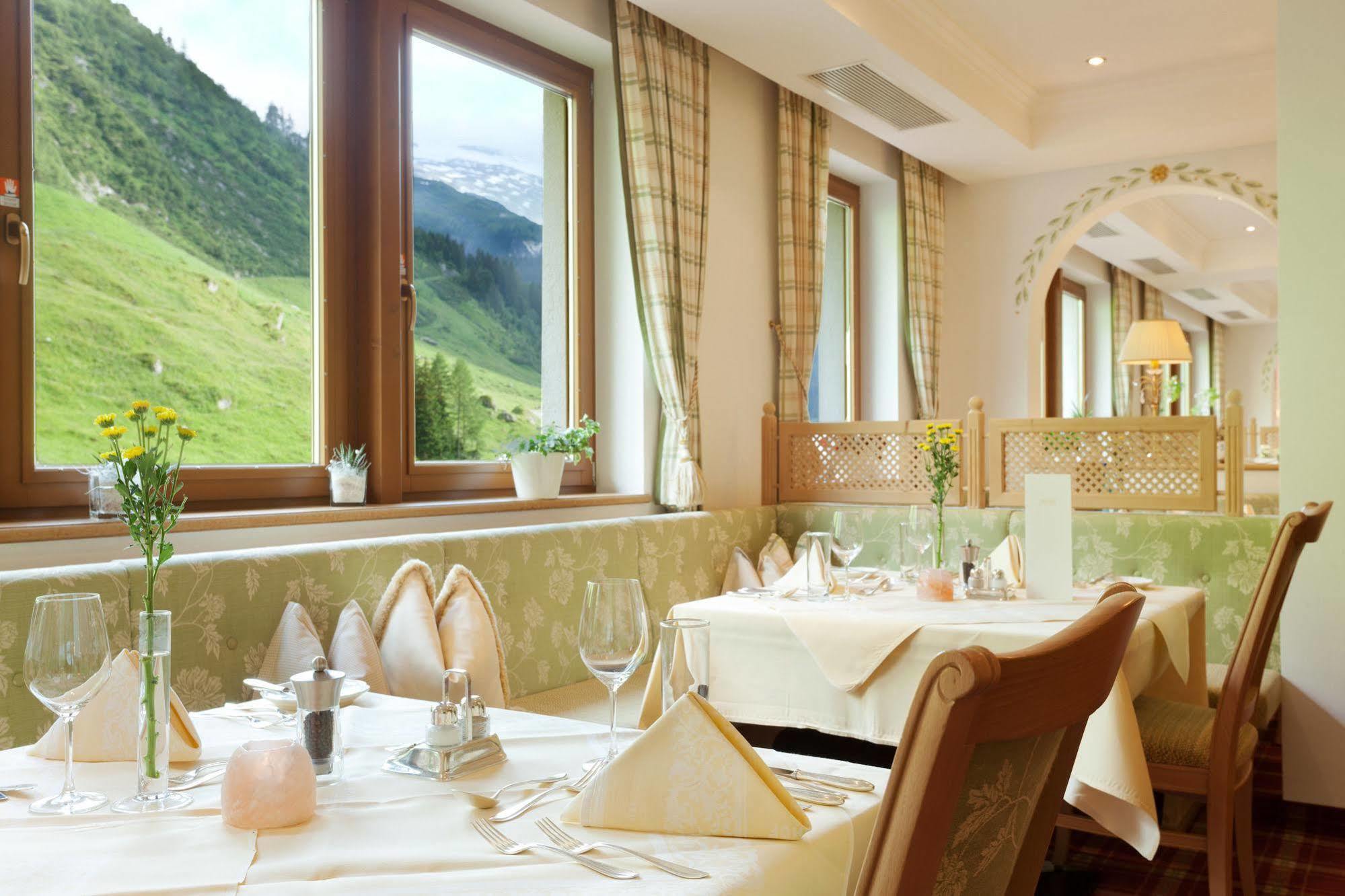 Hotel Alpenhof Tux Exteriör bild