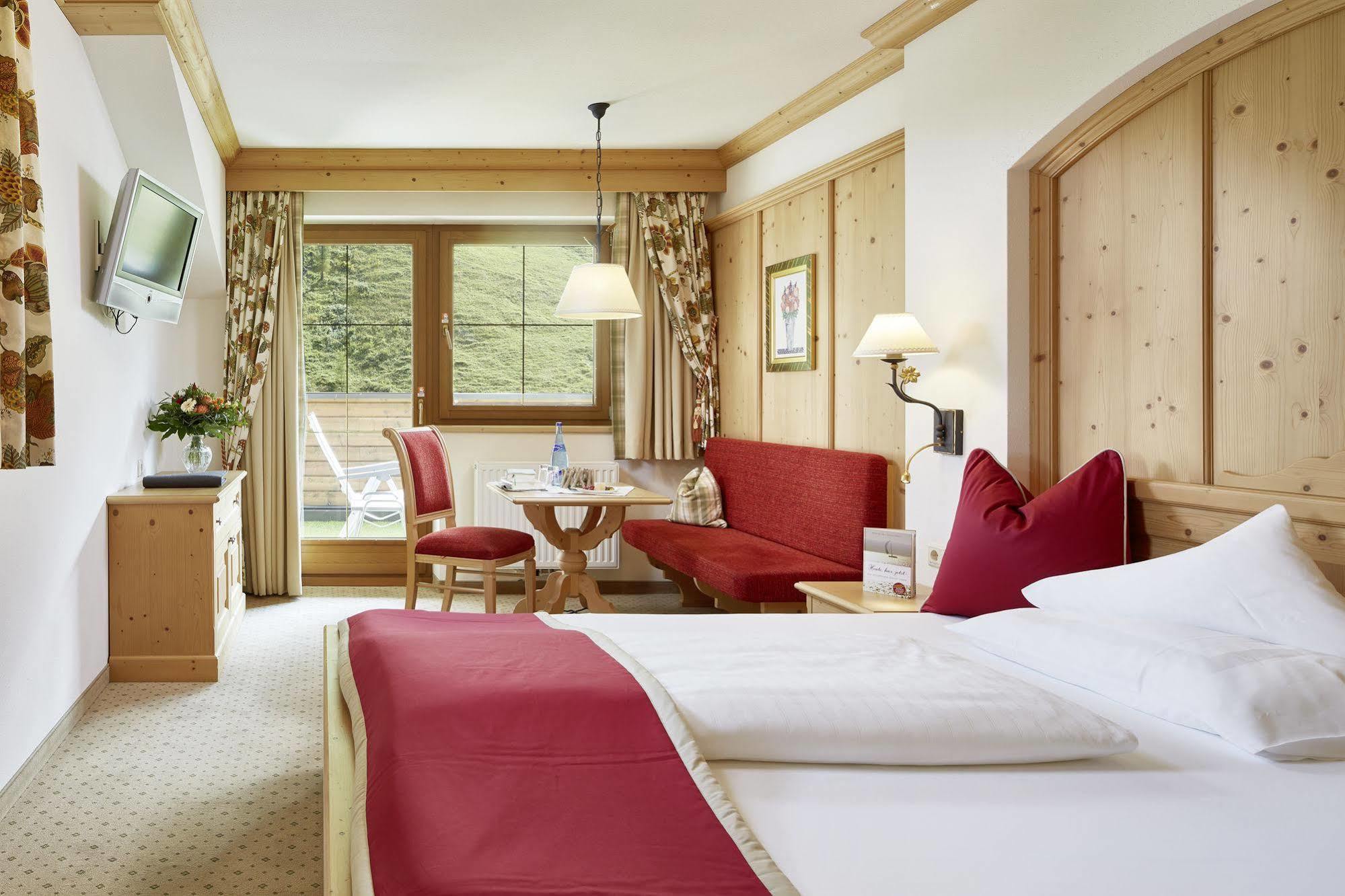 Hotel Alpenhof Tux Exteriör bild