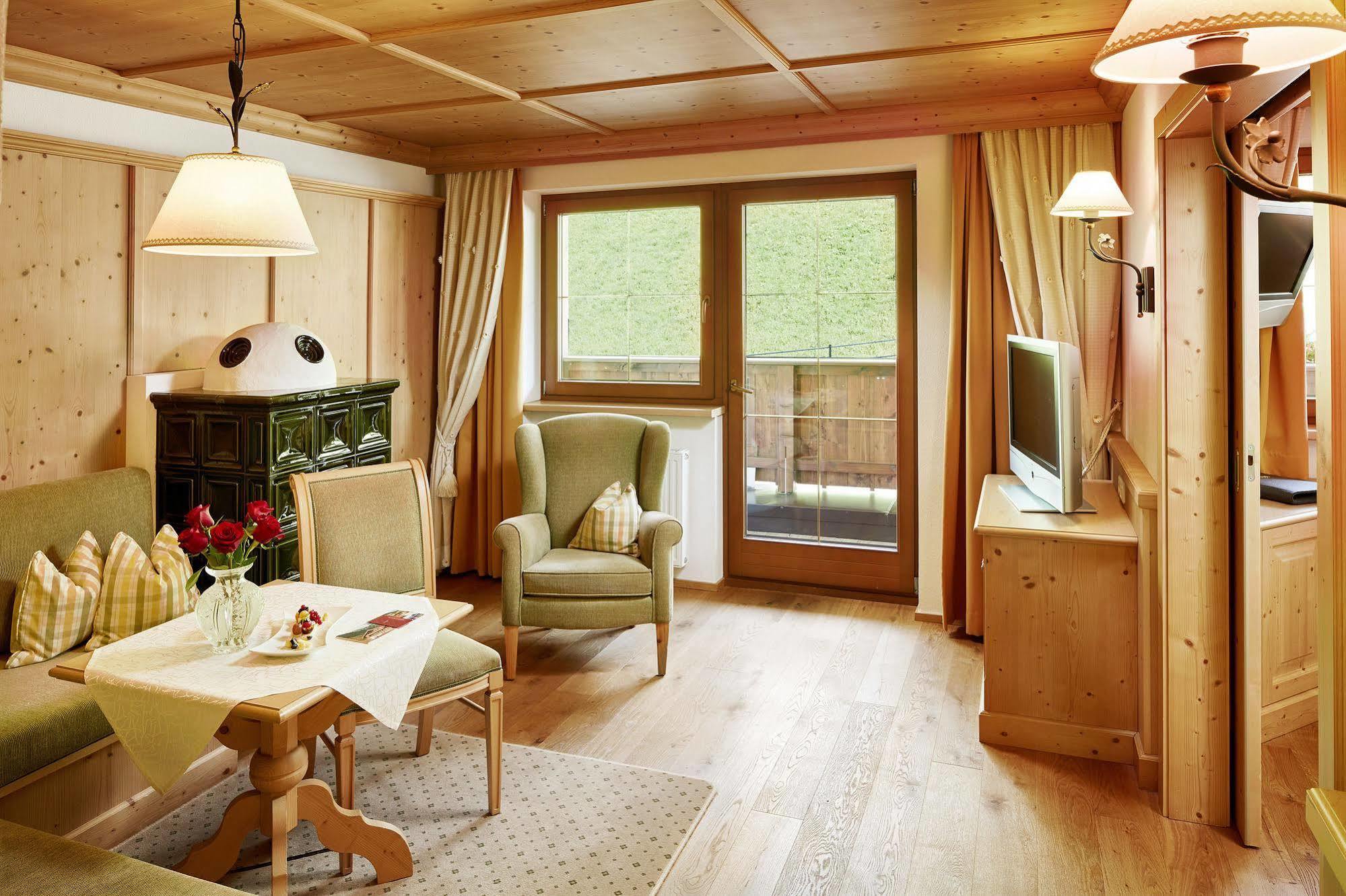 Hotel Alpenhof Tux Exteriör bild